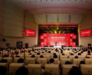 以奋斗为青春注脚！中南大举办“2025年典赞青春”优秀学生和先进集体颁奖典礼