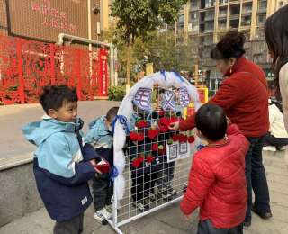 萌娃“羊毛店”走进社区，义卖点亮百姓大舞台