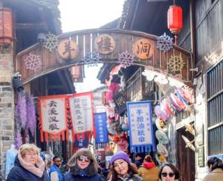 赤黄红 潮天下|寻茶香探奇洞，网络大V打卡“赤黄红”文旅主轴