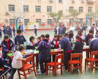 从复合弓弹射器到自动抓取机器人，中学生科技节上“爆改”课本知识