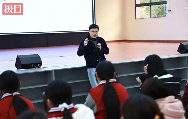 让孩子们的视野飞跃群山——咸安大幕乡基础教育公益课程“开讲啦”