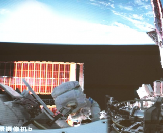 神舟二十一號航天員乘組圓滿完成第一次出艙活動