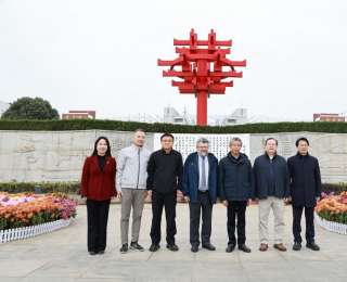 菲爾茲獎得主埃菲·杰曼諾夫教授到訪華中師大一附中，帶來一場數學盛宴