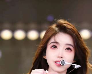 网红冯提莫直播间换装被封，工作人员回应：封禁10分钟后又再播了