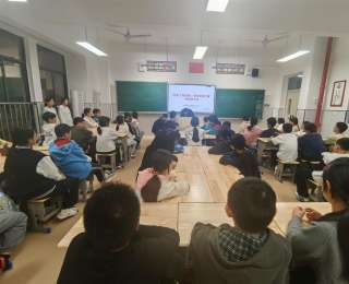 一场特殊班会课，让55名孩子读懂父爱如山与生命韧性