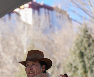 布達拉宮腳下的舞蹈海洋