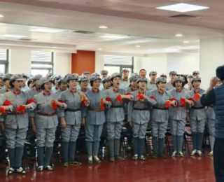 “老戰友”再唱經典致敬先烈