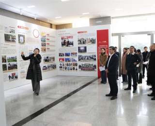 这堂别开生面的“现场教学”！湖北中医药大学党建工作例会“开”进了本草苑