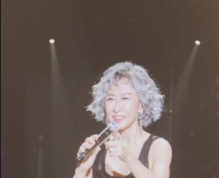 78岁林子祥与64岁叶倩文武汉开唱，夫妻俩自嘲“加在一起142岁”却连唱带跳3个小时，全程未破音