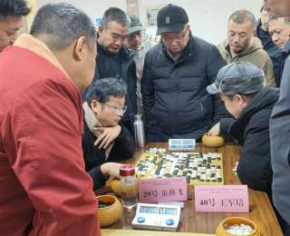 黑白对弈乐邻里，棋手对弈品人生，武汉硚口社区围棋赛成人组开赛