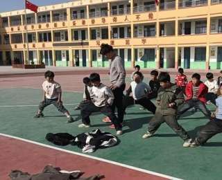 乡村小学课表里的音体美，因为他们填满了