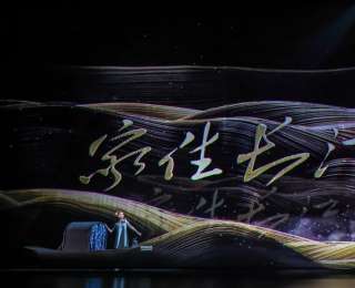 光影“焕新”《家住长江边》,14道纱幕再造荆楚灵秀，盛象盈眸丰实长江儿女情