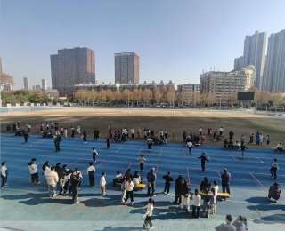 硚口2500名师生共跳“同心绳”，操场秒变“跃动海洋”