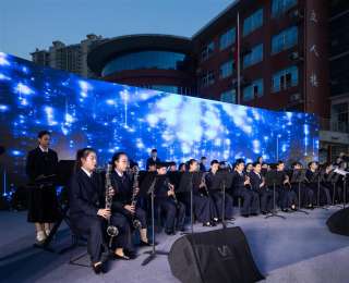 初中艺术节也能办高水平晚会，300多学生登台