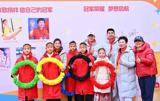 “冠军天团” 空降小学体育节，萌娃嗨翻争当自己的冠军！