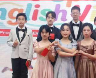 让英语“活”起来，这所中学把英语素养展示搬到舞台