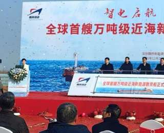 全球首艘万吨级近海新能源散货船启航！单船年减碳近万吨