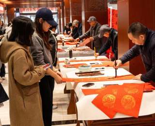 翰墨飘香迎元旦！中南民大中外师生解锁传统文化新体验