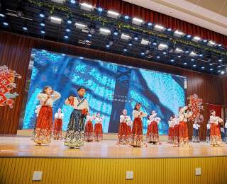 三千师生同台诵经典，江夏这所小学的“招牌”活动坚持了十二年