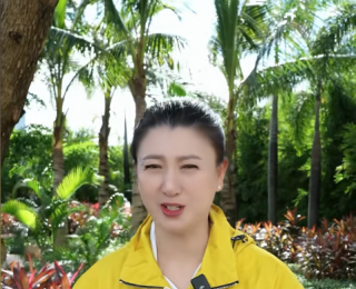 女演員閆學(xué)晶直播“哭窮”引爭議，稱兒子年收入“僅幾十萬元”，無法承擔(dān)一家開銷，入不敷出
