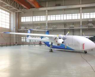 HH-200航空商用无人运输系统首架机总装下线