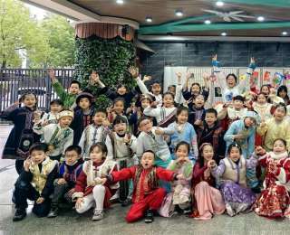 套马杆、抛绣球、做经幡，民族游园会让小学生直呼 “上头”