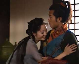 電影《尋秦記》首映禮，雪梨現(xiàn)身親了古天樂一口，“項(xiàng)少龍”哭笑不得：果然是雅夫人；他倆還曾是楊過與李莫愁