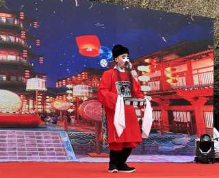 舞台不止于表演：武汉这所中学的艺术节，成了学生跨学科探索的起点