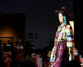 西藏拉薩舉辦“新歲風(fēng)華，衣彩拉薩”活動 服飾為媒講述拉薩故事