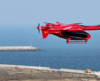 “汉阳造”吨级eVTOL完成海南封关低空物流首航