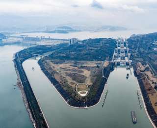 2025年三峡船闸年通过量、三峡升船机年客运量双创新高