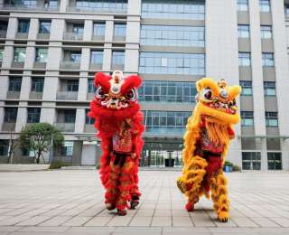 师生同乐包饺子，非遗展演添年味！湖北二师新春嘉会暖心迎新年