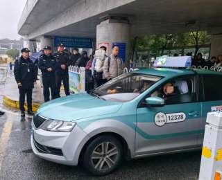 打出“组合拳”净化城市窗口，随州南站多部门联合整治交通秩序