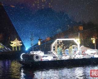 随州白云湖上首次迎来夜游跨年，漫天飞雪中共赴城市盛宴