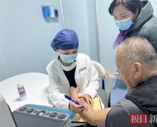 “把‘生命线’交到这里，放心！”恩施患者组团到襄阳市中心医院“疏堵”