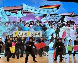 《觉醒年代》点燃校园！高中生自编话剧致敬历史，课本上的五四运动“活”了