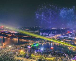 湖北荆州：2026架无人机点亮2026年元旦之夜