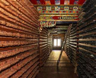 中國(guó)首部古籍保護(hù)利用地方性法規(guī)施行 50萬(wàn)冊(cè)民族古籍獲依法保護(hù)