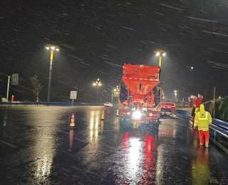 风雪跨年夜，他们昼夜奋战保畅安