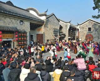 沿江高铁武宜段开通首个节假日，钟祥接纳游客近20万人