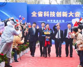 特写：红毯上的科技星光