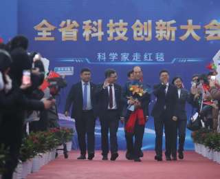 刚刚，12位巨星亮相武汉