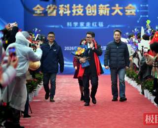 80后教授李政颖亮相湖北科创大会红毯，获省科技发明一等奖，光纤传感技术护佑国家重大工程