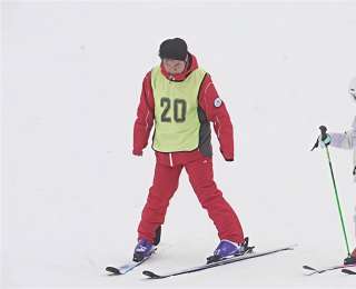 日接待量达1500人，湖北建始长岭岗滑雪场火热开板