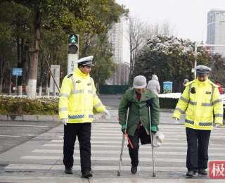 元旦假期，宜城警方以坚守护群众欢度佳节