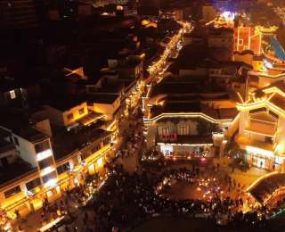 十堰市郧西县七夕天街点亮新“夜”态