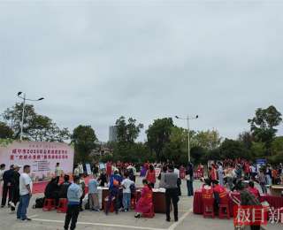 一头挑着民生冷暖，一头连着文明新风——“文明小货郎”打通服务群众“最后一米”