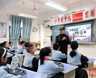 撕开“糖果”“贴纸”的伪装，襄城民警为孩子们开设识毒课堂