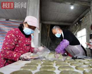 湖北鹤峰：柴火木甑蒸出“年粑粑”