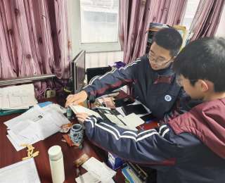 人手一本“私人订制”错题本，AI助手让中学生告别“盲目刷题”